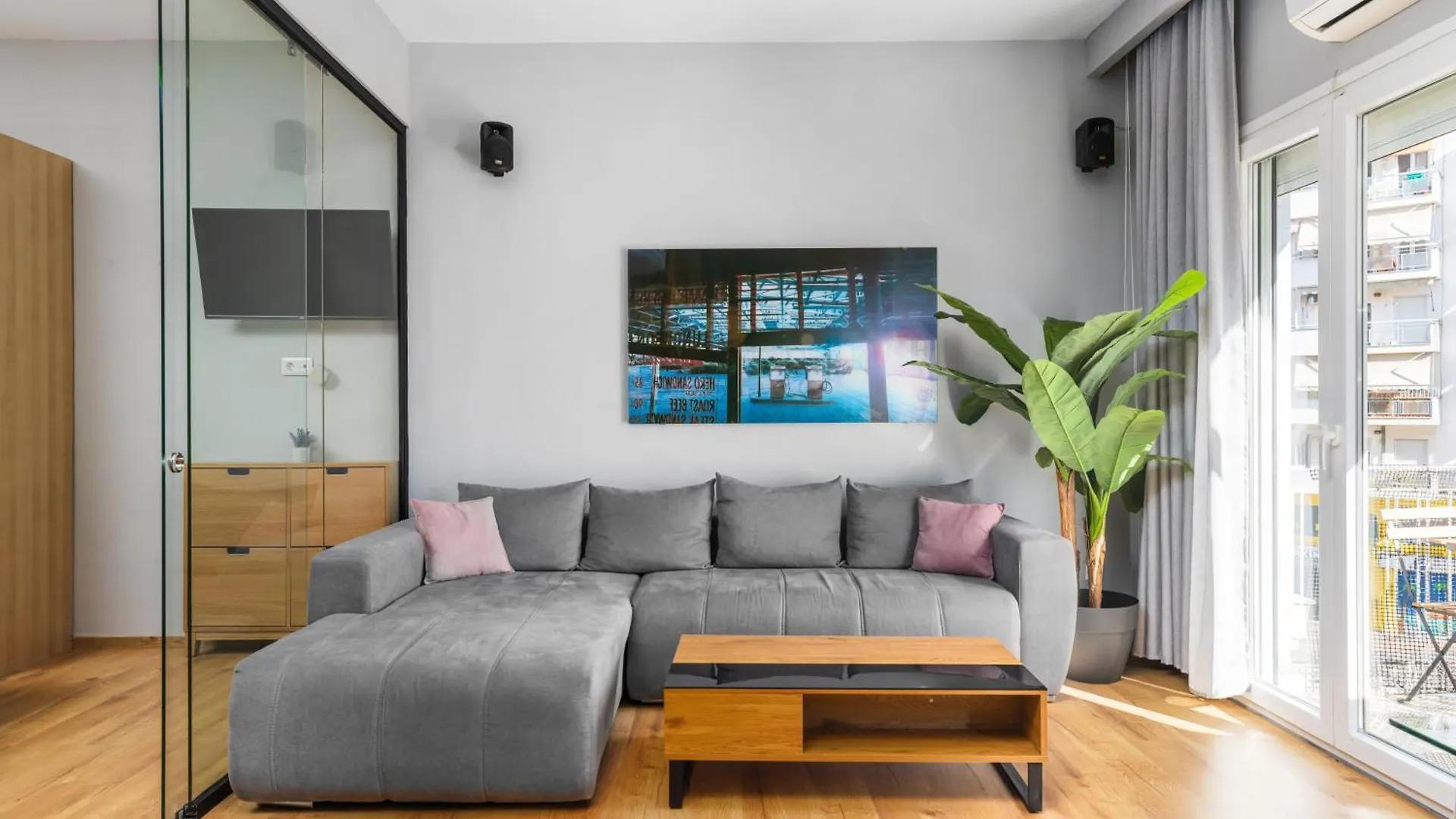 Glass Grey Nest سالونيك 0*,  اليونان