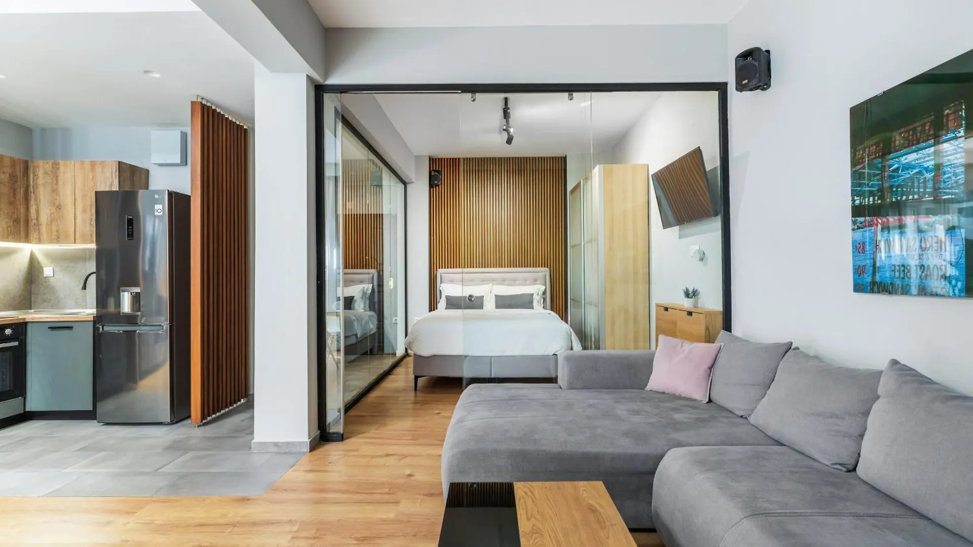 Glass Grey Nest سالونيك شقة
