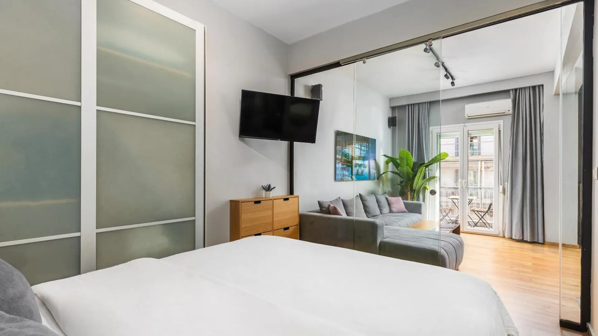 Glass Grey Nest سالونيك شقة